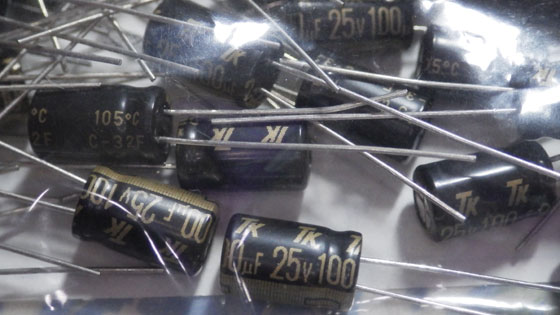 汎用ケミコン25V100μF.jpg