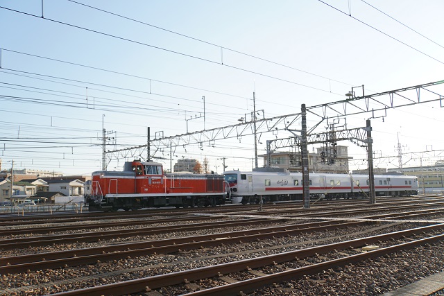 EF81 95 & DE10 1697牽引 キヤ193系イ―ストアイD6