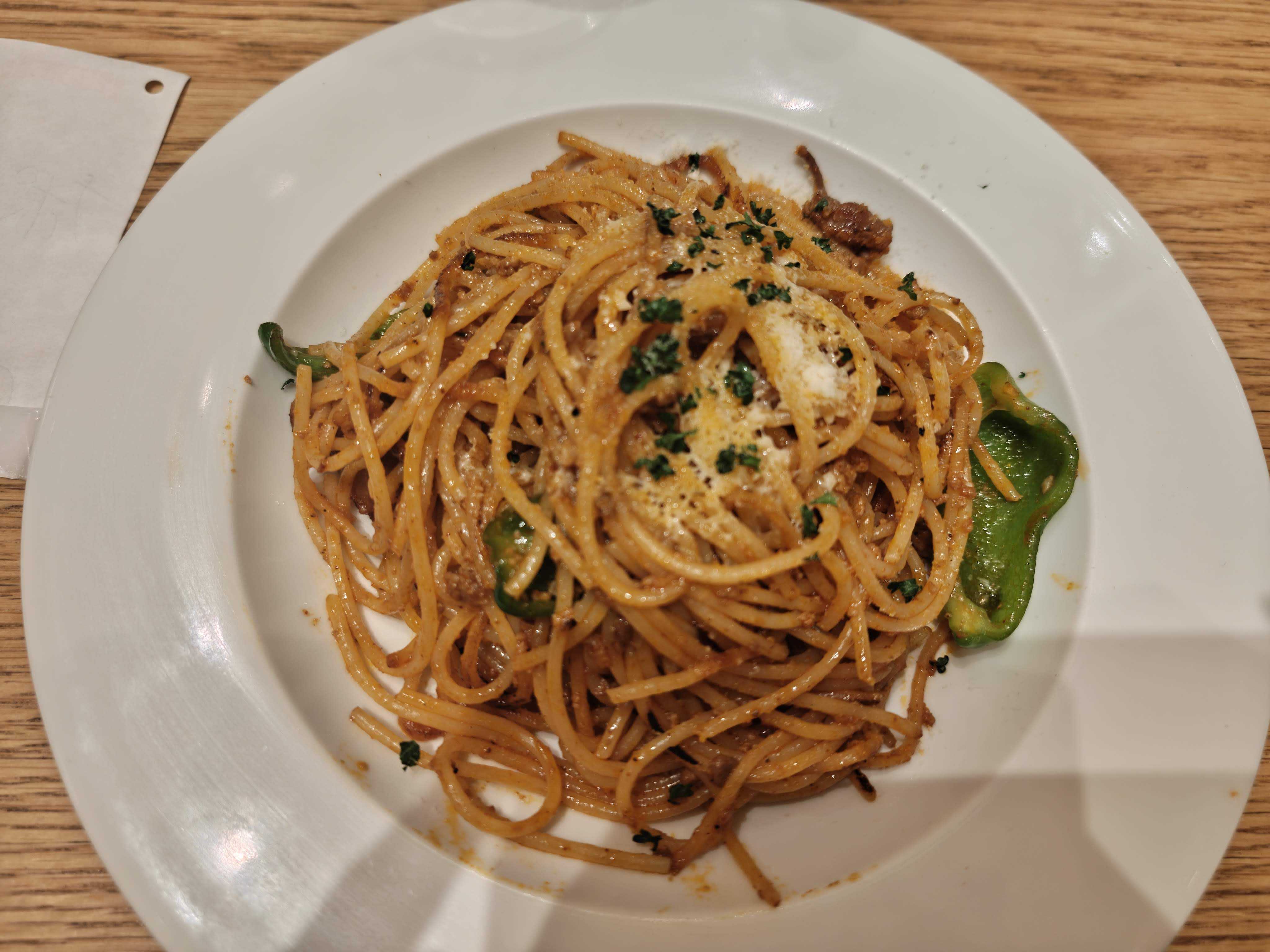 虎ノ門ヒルズ ビストロ ソングラム シャルボン　一人ランチ　大人のモツナポリタン