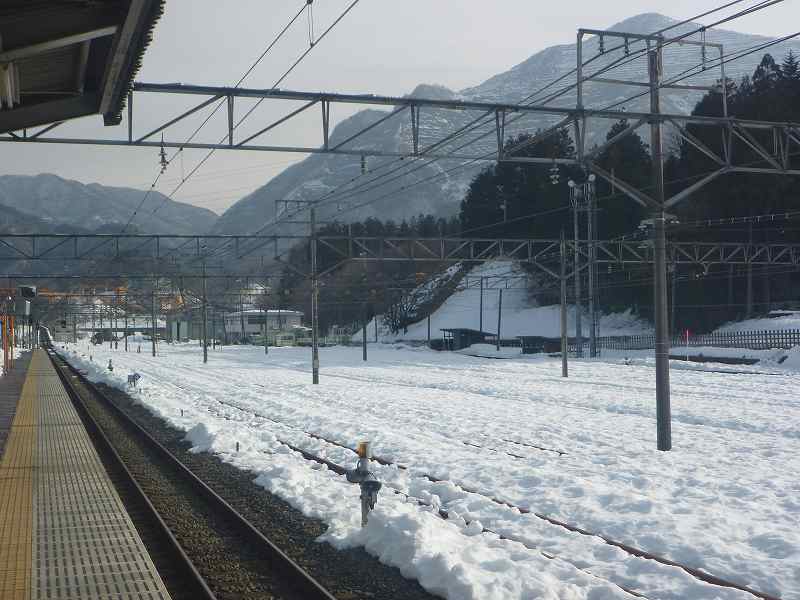 積雪の横瀬駅。