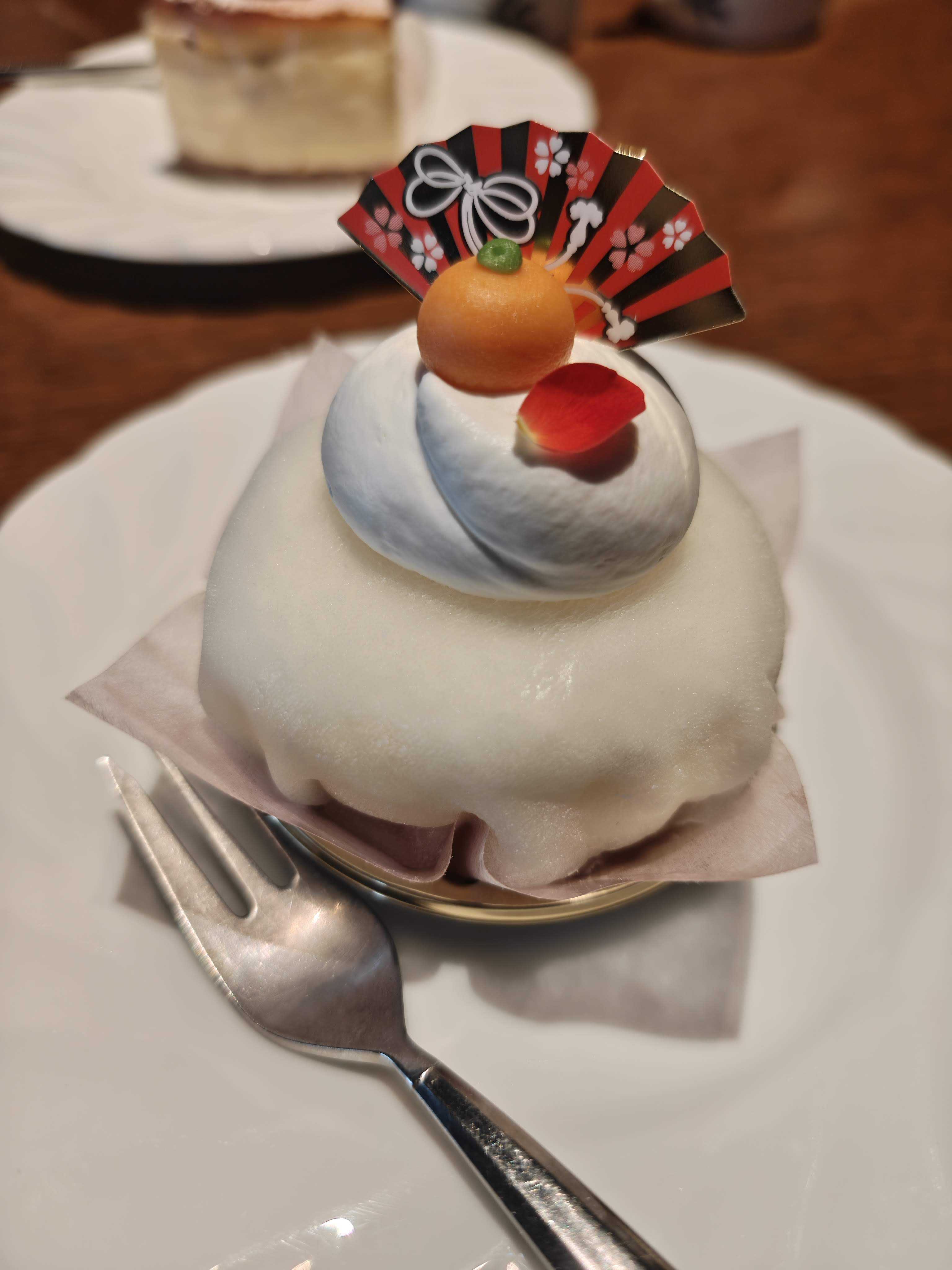 千葉の名店ケーキ屋さん　ル·パティシエ·ヨコヤマ 谷津店　年末年始限定　鏡もち求肥クレープ