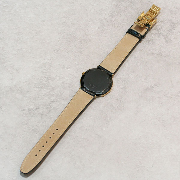 CORUM（コルム）のアドミラルズカップ V52の金属ベルトを革