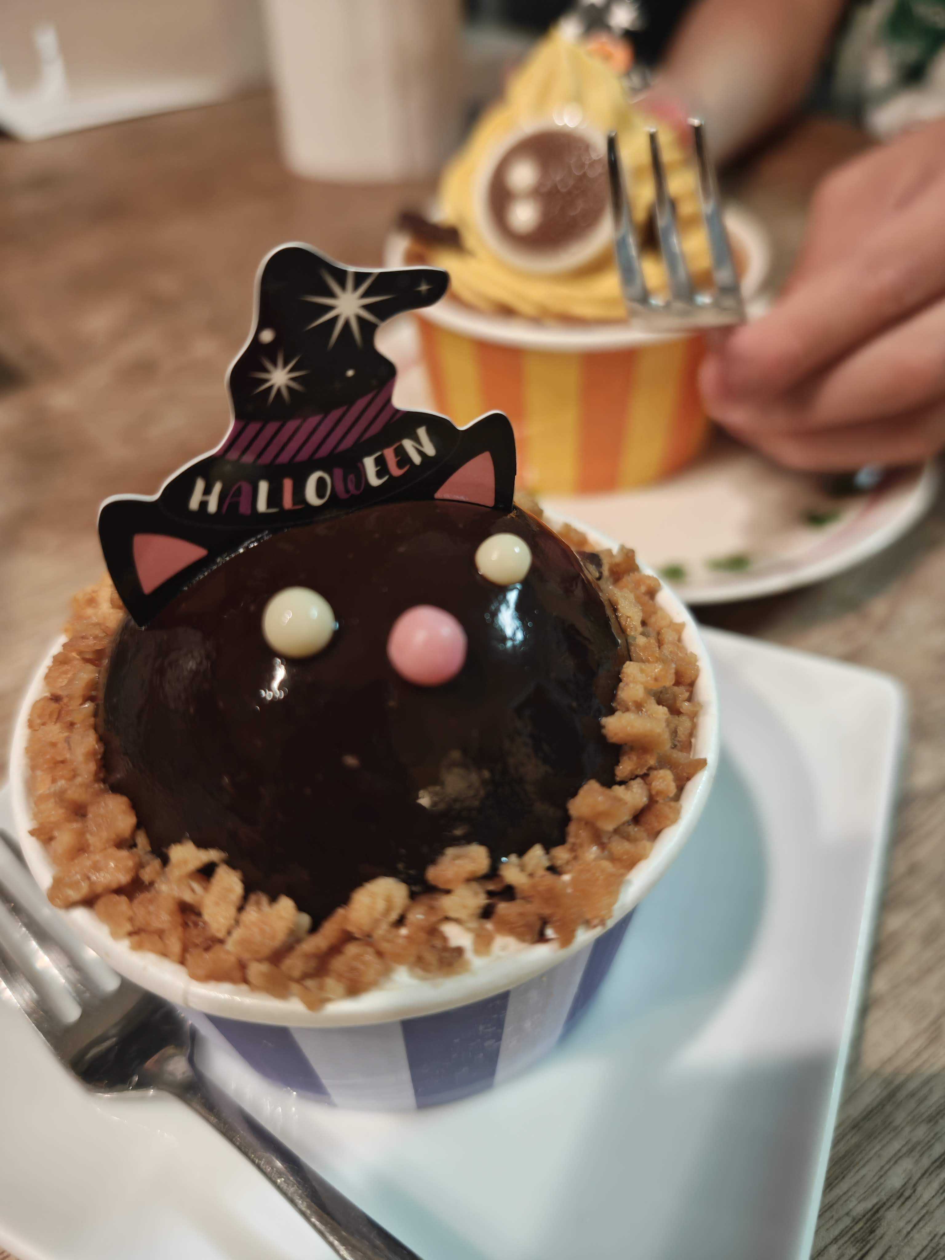 シャトレーゼ　ハロウィン2025 ハロウィン 黒ねこ