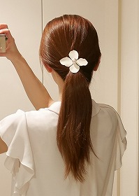 パールポイントフラワーモチーフヘアゴム　ディーホリック