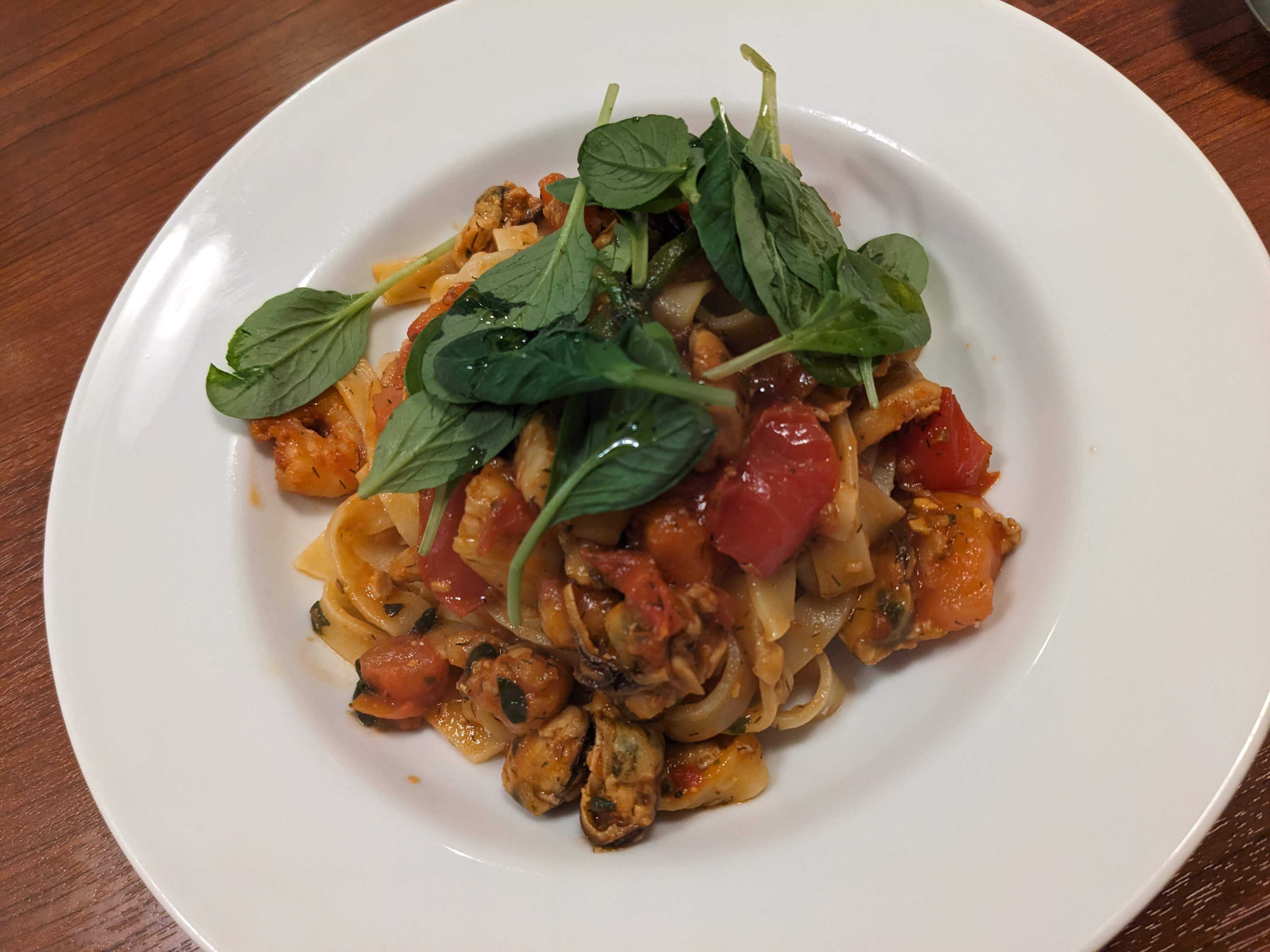 千葉県習志野市クラッカイタリアン ランチコース　ラグーペスカトーレ