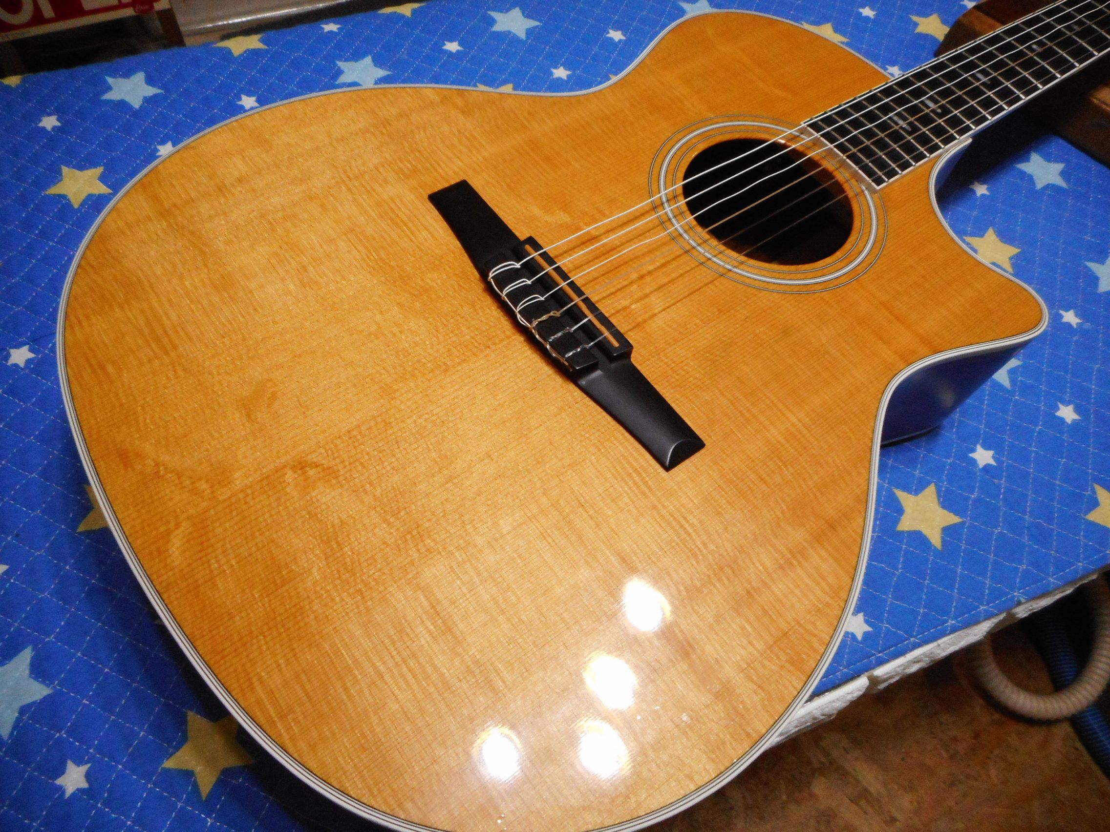 Taylor 414ce（難ありトップ割れ）-