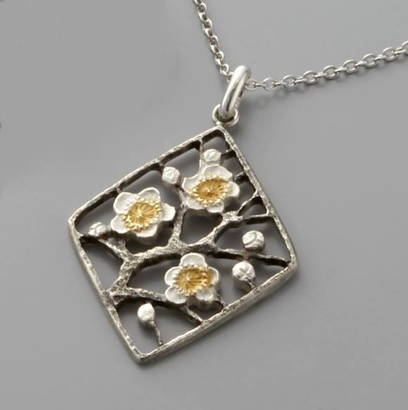 透かしペンダント