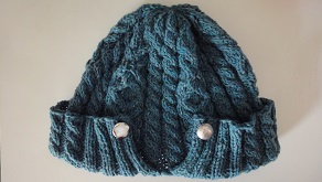 スリット帽ブルーのボタン探し