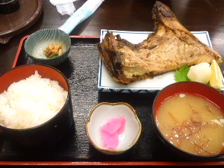 マグロのカマ焼き定食
