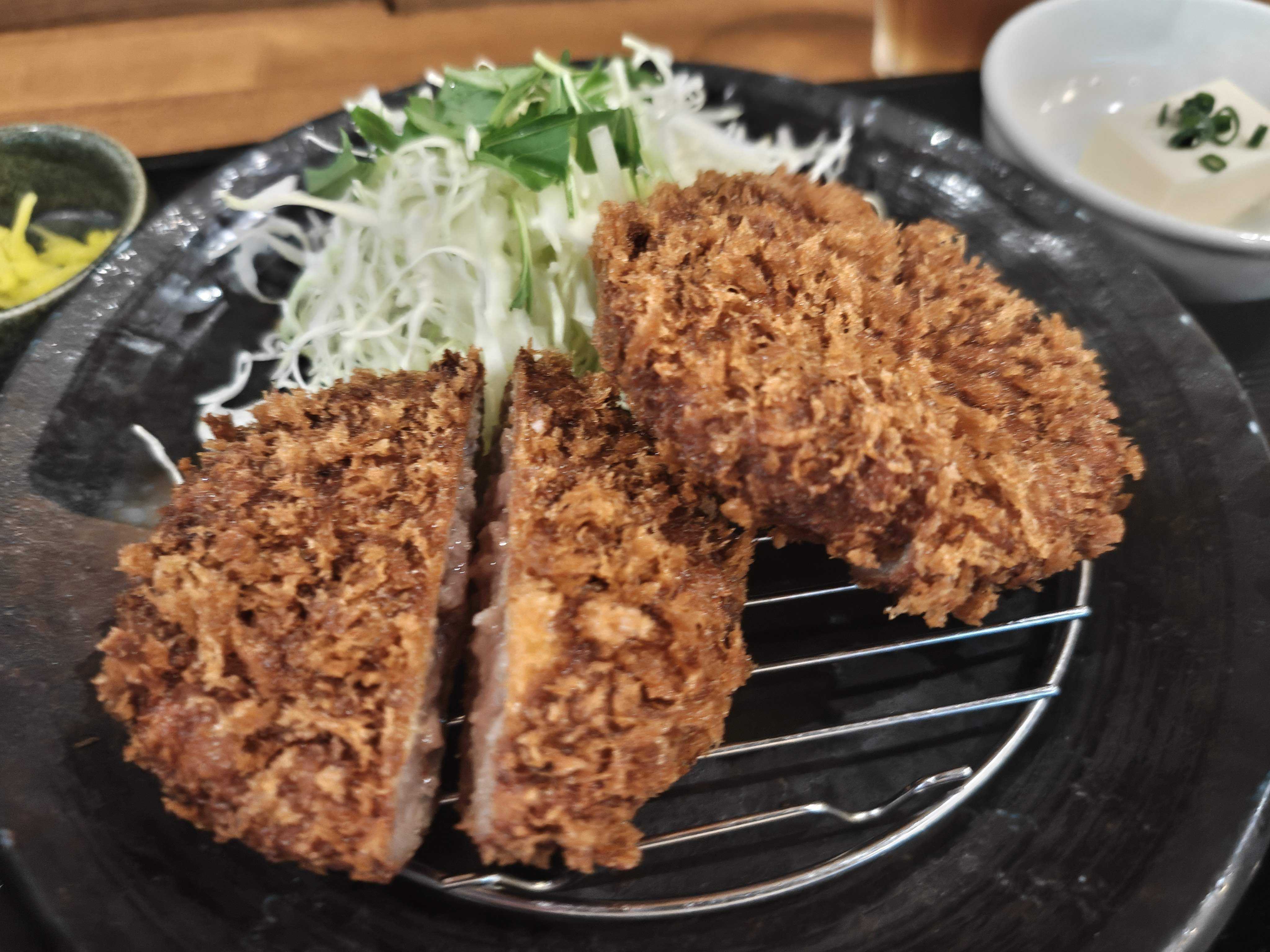 新橋・虎ノ門　一人ランチ　とんかつ 酒菜 くら　メンチかつ定食