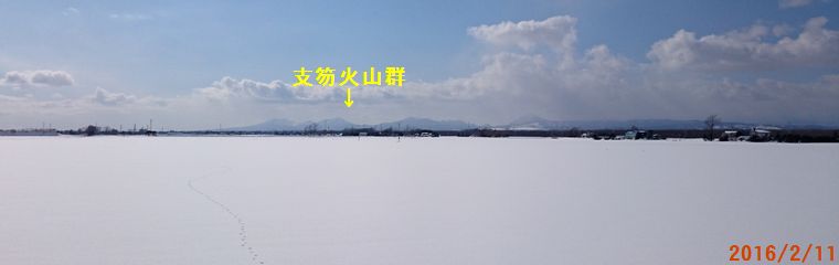 ２／１１雪に覆われた畑.jpg