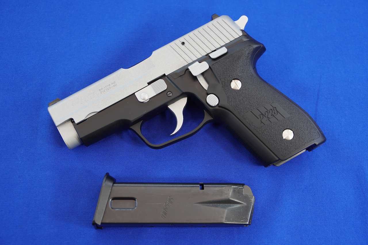 タナカ製 シグザウエルP226 オールシルバーモデル - トイガン