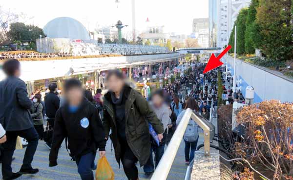 13 東京 グッズ行列 初日1419.JPG