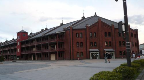 横浜８