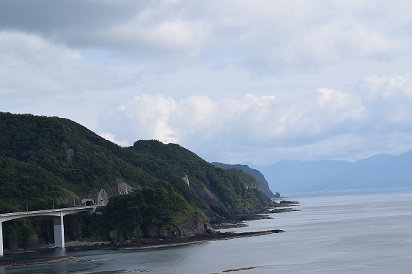 もうすぐ泊村、海岸線は見事