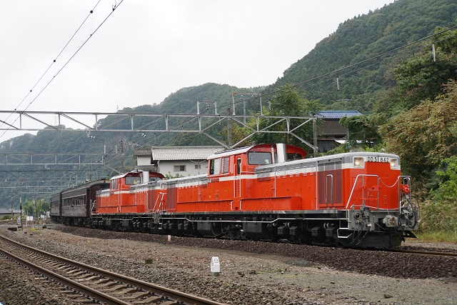 DD51 842+DD51 895+旧客 鉄道の日 DLレトロ水上3