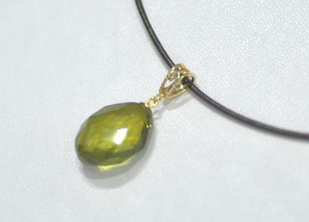 琥珀ペンダント・グリーン