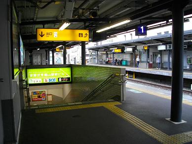 伏見桃山駅