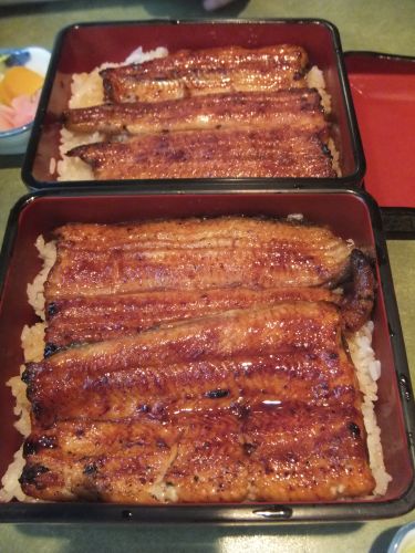 うな重を並べる