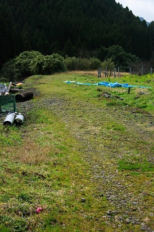 127.先ほどの鉄橋へと続く廃線跡