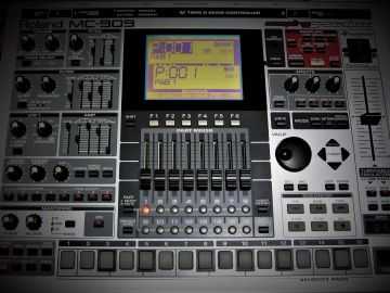 ローランド roland MC-909 パッド不良 ボタン不良 スライダーガリ 