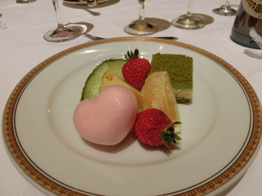 抹茶のガトー　フルーツ添え