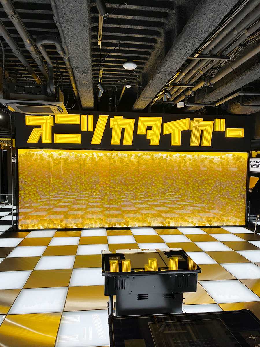 オニツカタイガー 新宿 ガチャ