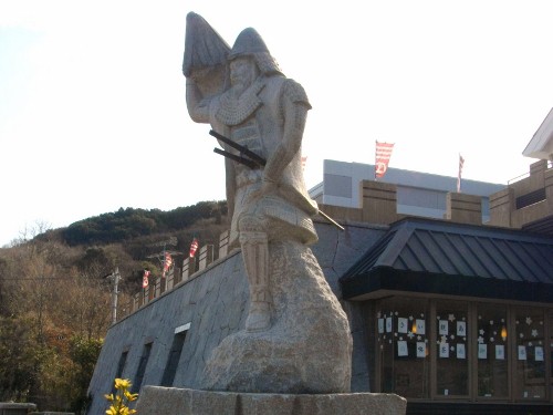 村上水軍博物館村上武吉像 (500x375).jpg