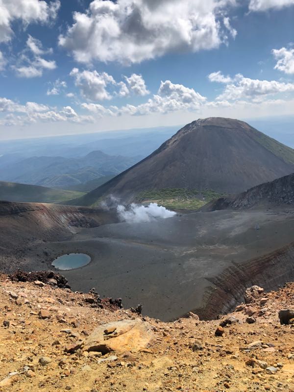 北海道 雌阿寒岳(1499m)日本百名山の1つを登山(2018年9月18日) 登り3時間 下り2時間 服装 持ち物リスト 標高差は800m