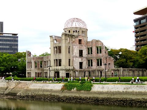 原爆ドームと「赤い鳥文学碑（鈴木三重吉）」 | 星とカワセミ好きの