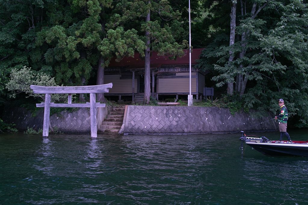 磐梯山の噴火で水没した鳥居 だけど釣れない Saltyfish 楽天ブログ