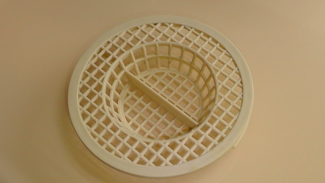 今まで使っていたバスルームの排水目皿