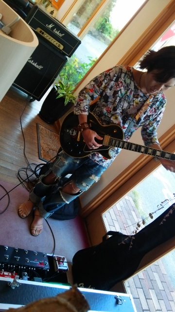 SUKECHAN PLAYED A GUITAR