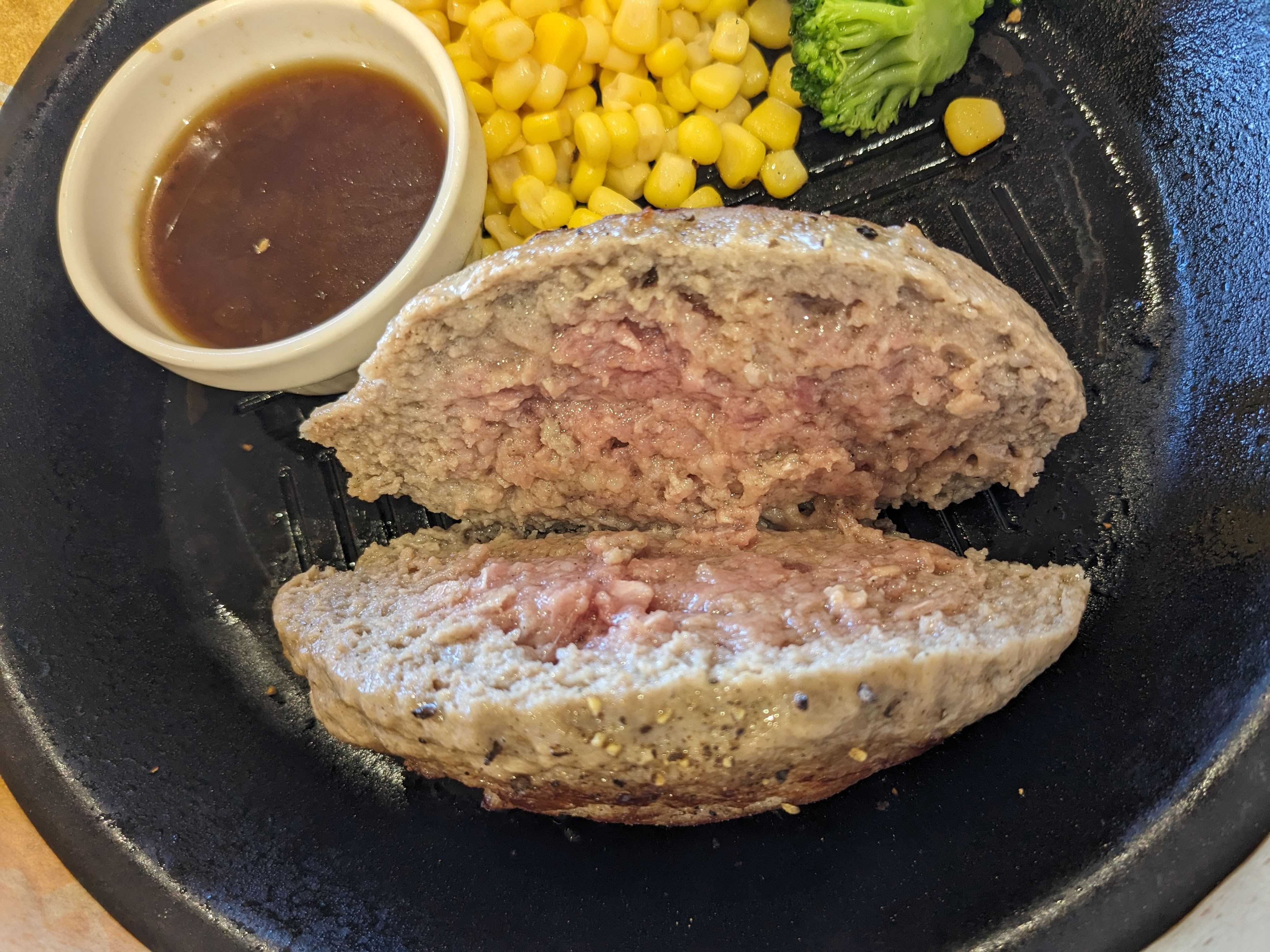Rock's Hamburg  ららぽーとTOKYO-BAY店 中心が赤いロックハンバーグ