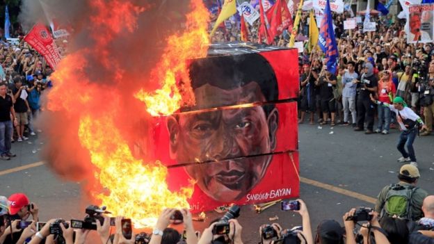 ドゥテルテ反対デモ.jpg