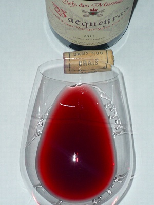 Clef des Murailles Vacqueyras 2011 glass.jpg