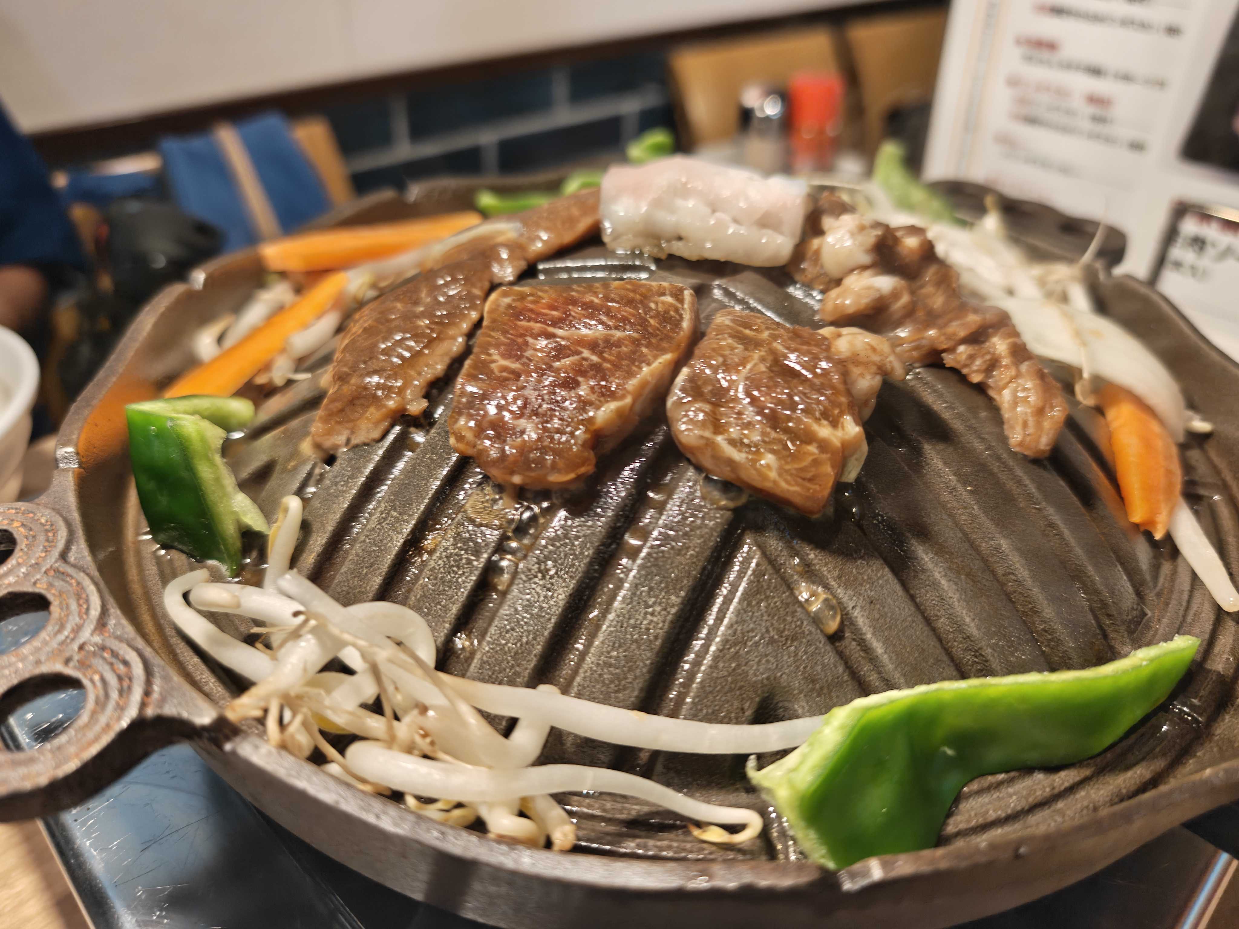 花尻ジンギスカン 狸COMICHI店　ランチ　花尻ジンギスカン定食と花尻厚切ジンギスカン定食