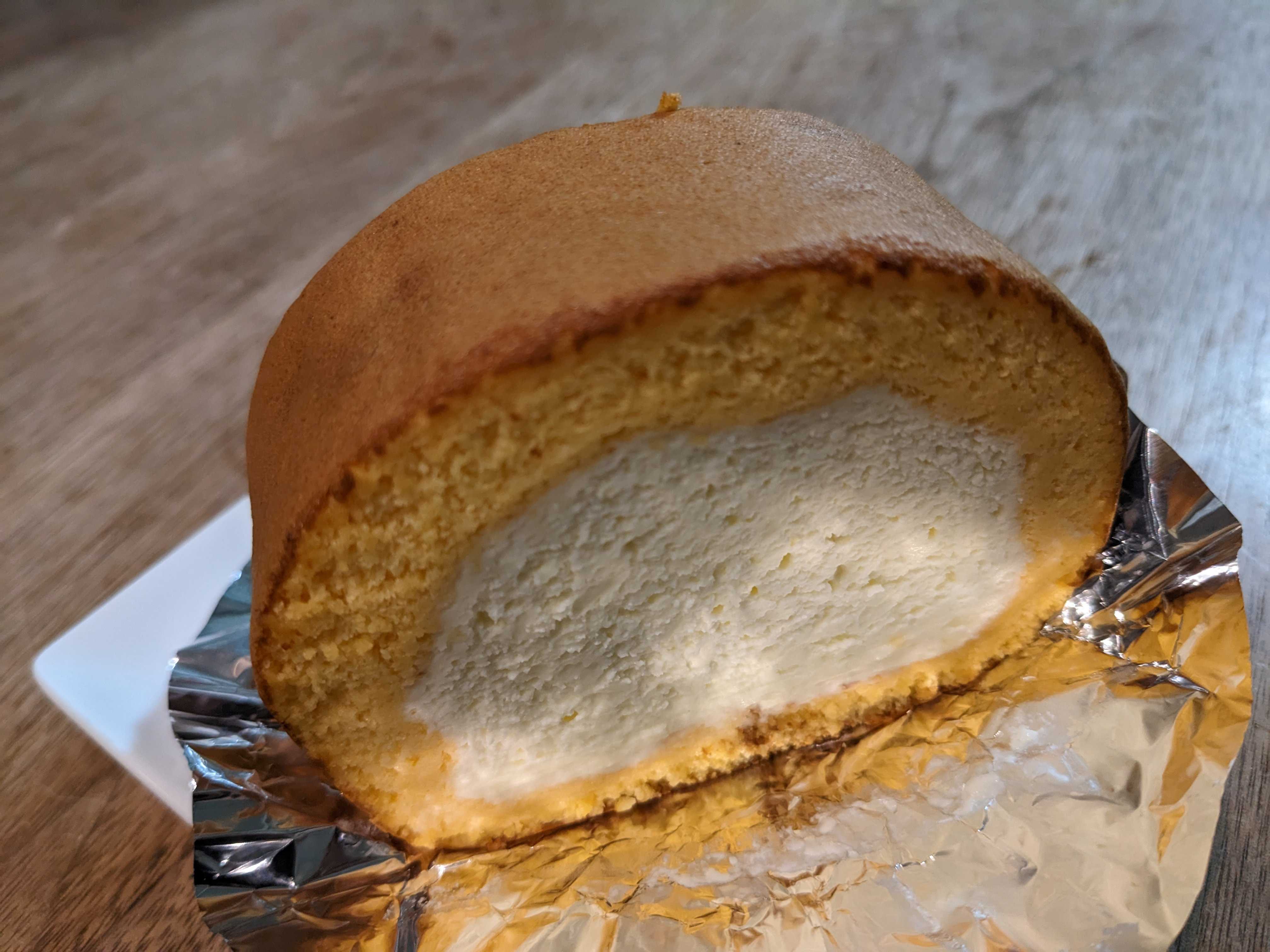 加藤洋菓子のチーズロールケーキ