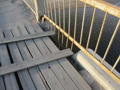 壊れた橋.jpg