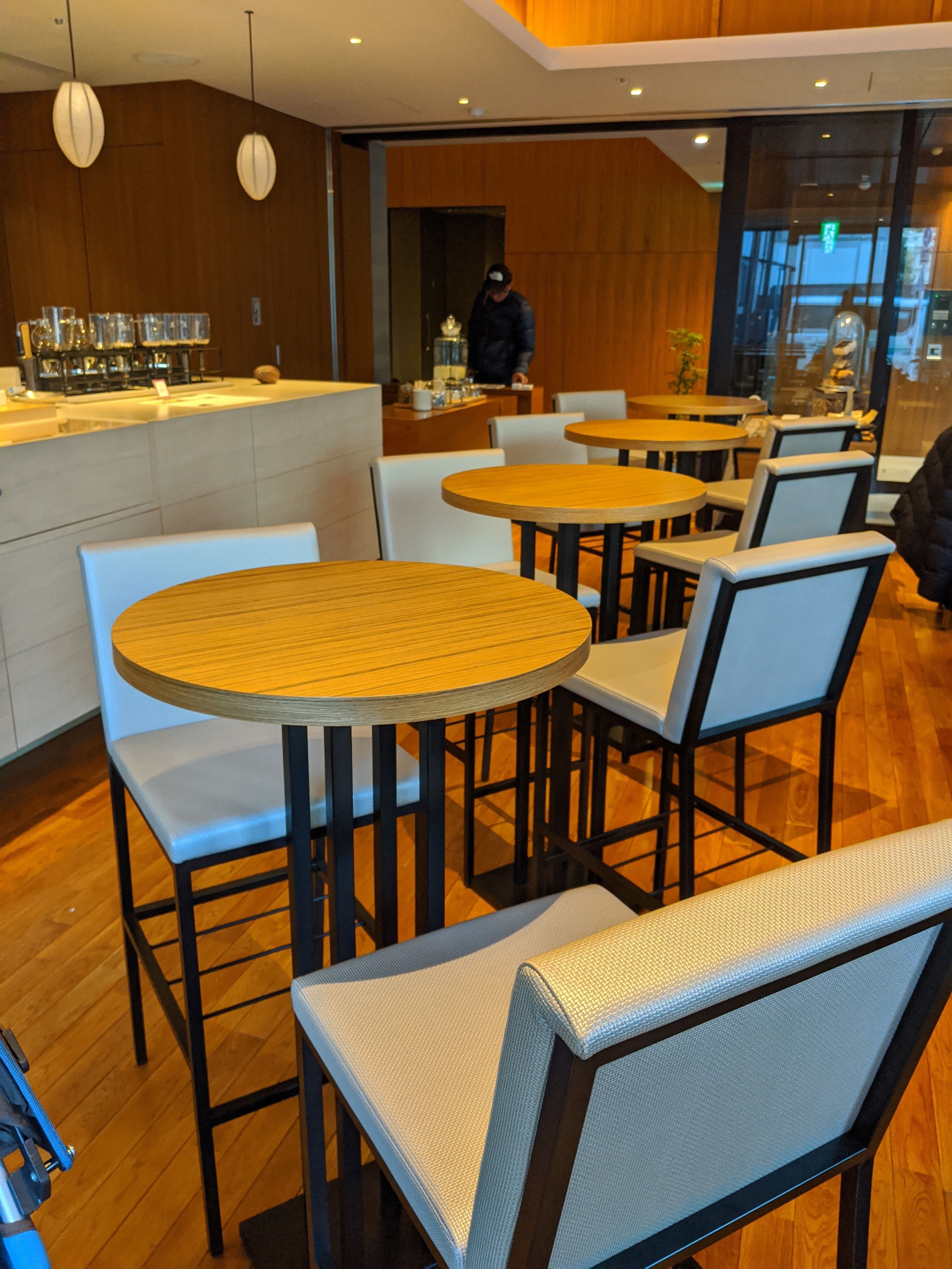 ネルクラフトチョコレートトウキョウ 店内写真　テーブル席