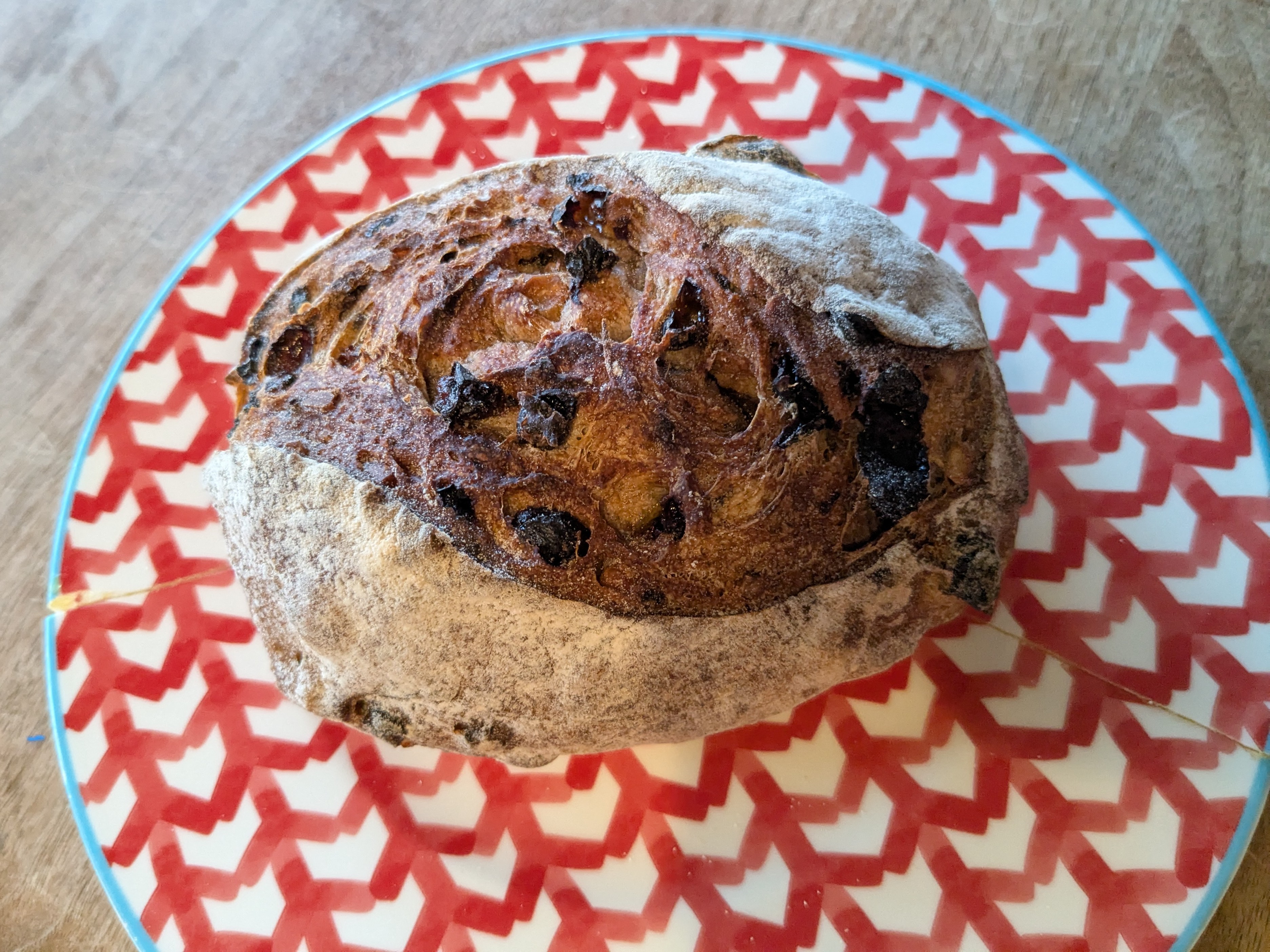 津田沼駅パン屋　グリドン　4種のレーズンとくるみの酵母パン