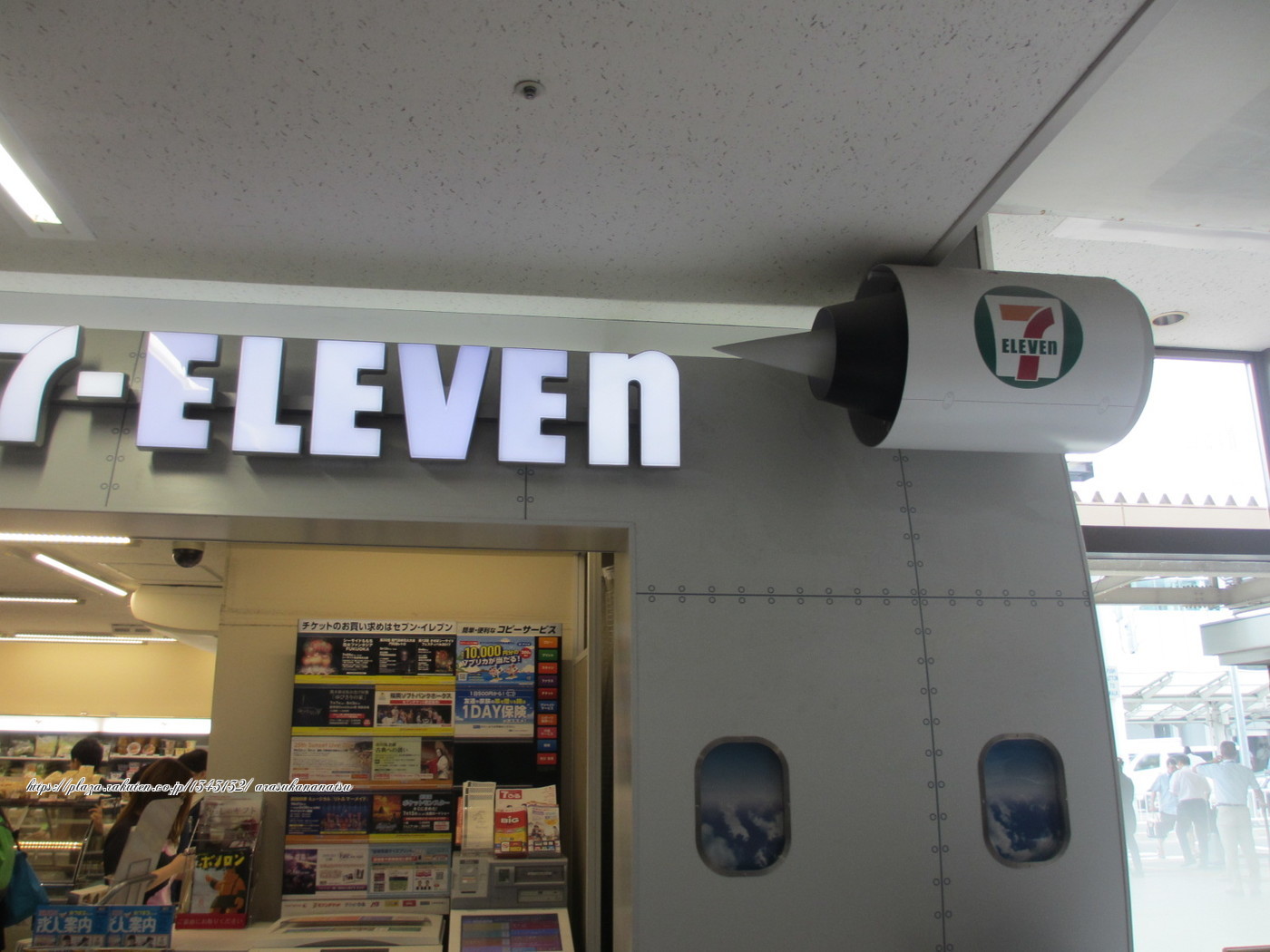 0456 空港内のセブン.jpg