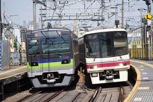 都営新宿線 10-300形 1次車上ライト in 京王線 | 鉄人騎士。鉄