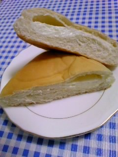 京とうふクリームパン　断面