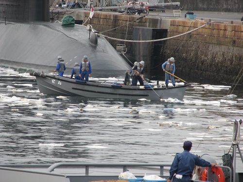 自衛隊艦船の油漏れ