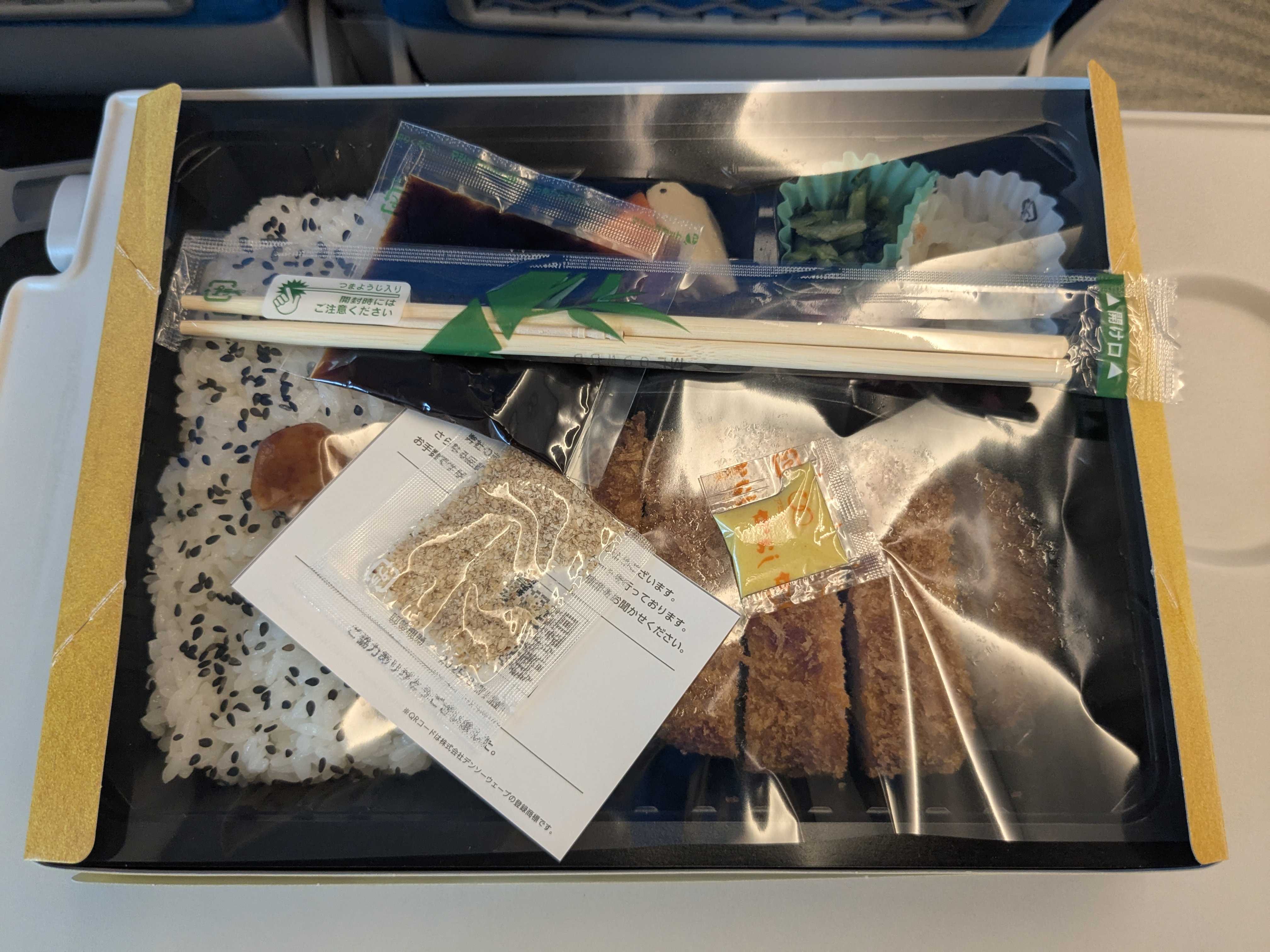 名古屋駅PLUSTA購入　名代とんかつ八千代味清監修みそかつ弁当