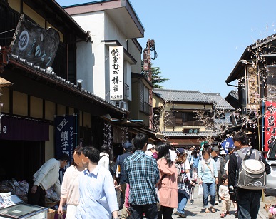 菓子屋横丁中.jpg