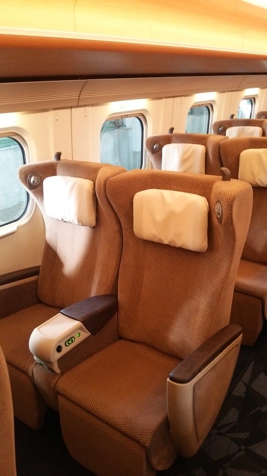 北海道新幹線H5系「はやぶさ」「はやて」内部に潜入! | 北海道庁のブログ「超!!旬ほっかいどう」 - 楽天ブログ