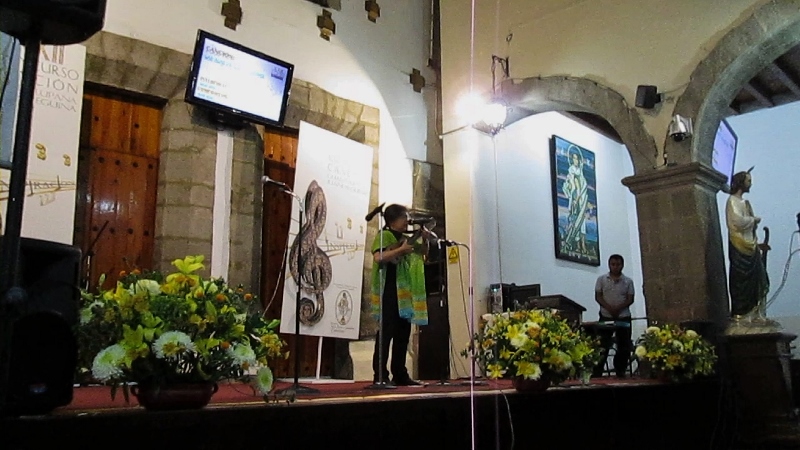 Mari Sano cantando concurso Guadalupe