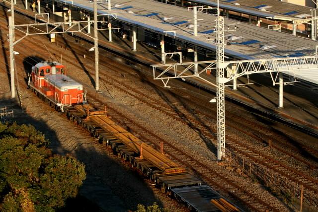 ギラリと輝く DE10チキ工臨 品川行き3